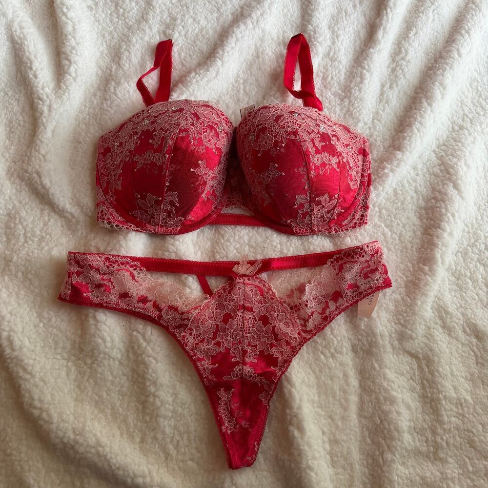 VS Red Lace Set. 34DD/L